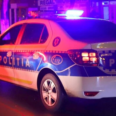 Conflict cu amenințări și arestări în Oradea. Care este sentința unui bărbat care a deteriorat un autovehicul și a atacat trei polițiști?